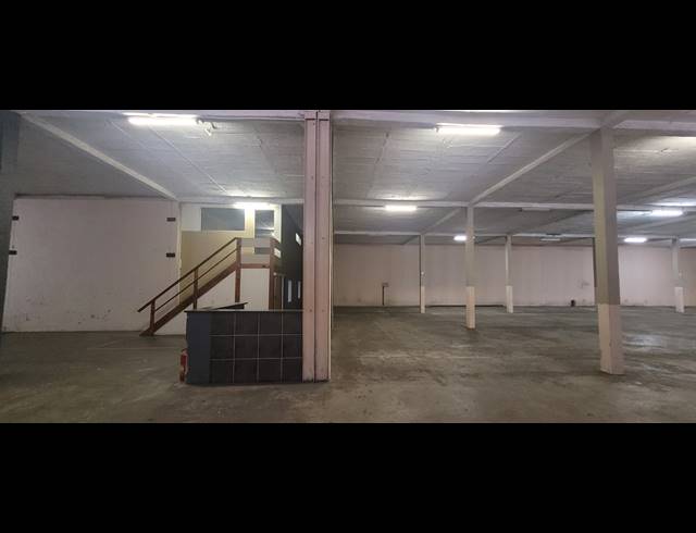 1,000M² WAREHOUSE TO LET IN RIVERSIDE PARK